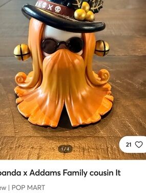 Discontinued Skullpanda x The Addams Family series cousin IT.  BANGER!!